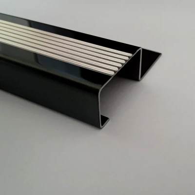 Protecție din inox pentru trepte ceramice 24 mm - inox negru oglindă